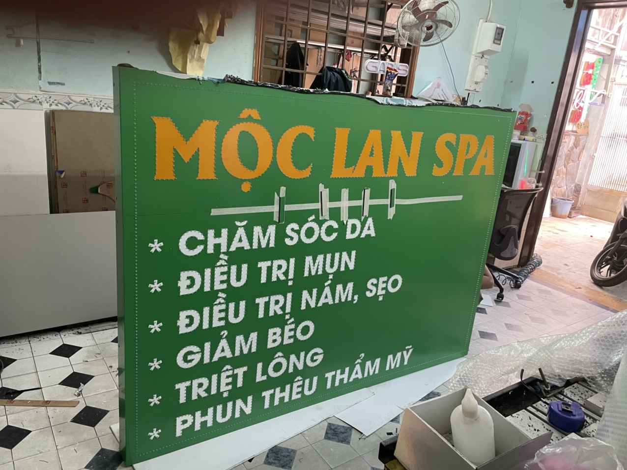 BẢNG HIỆU HỘP ĐÈN LÀ GÌ MÀ KHIẾN NHIỀU NGƯỜI MUỐN “TẬU” CHO CỬA HÀNG MÌNH?